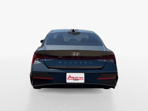 Used 2024 Hyundai Elantra SEL w/ Convenience Package FWD image 4