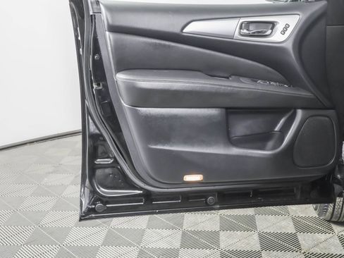 Used 2019 Nissan Pathfinder SL image 37