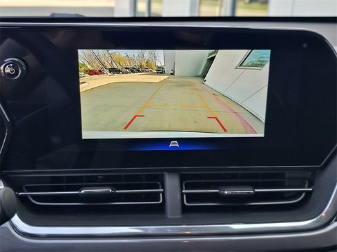 Used 2025 Chevrolet Trax ACTIV w/ Driver Confidence Package image 24