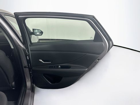 Used 2024 Hyundai Elantra SEL FWD image 31