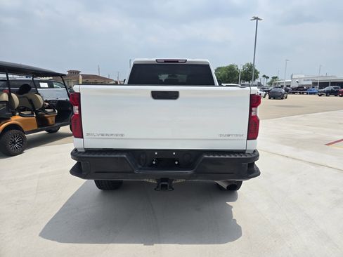 Used 2022 Chevrolet Silverado 2500 Custom w/ Custom Value Package AWD/4WD image 4