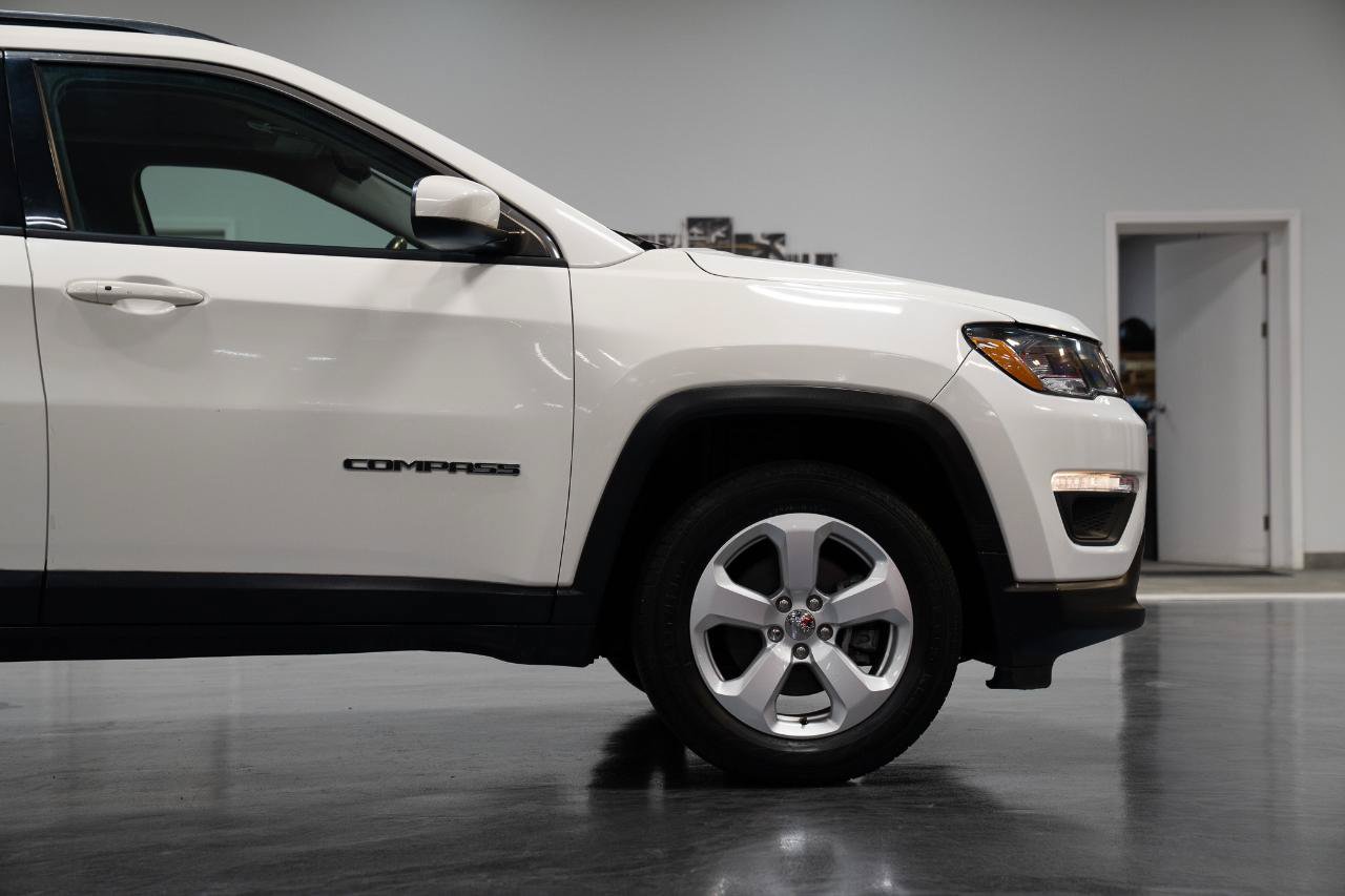 Used 2019 Jeep Compass Latitude w/ Cold Weather Group AWD/4WD image 12