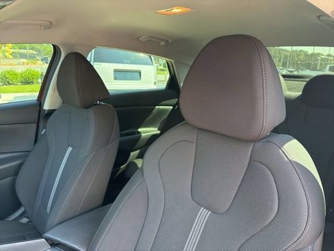 Certified 2025 Hyundai Elantra SE FWD image 22