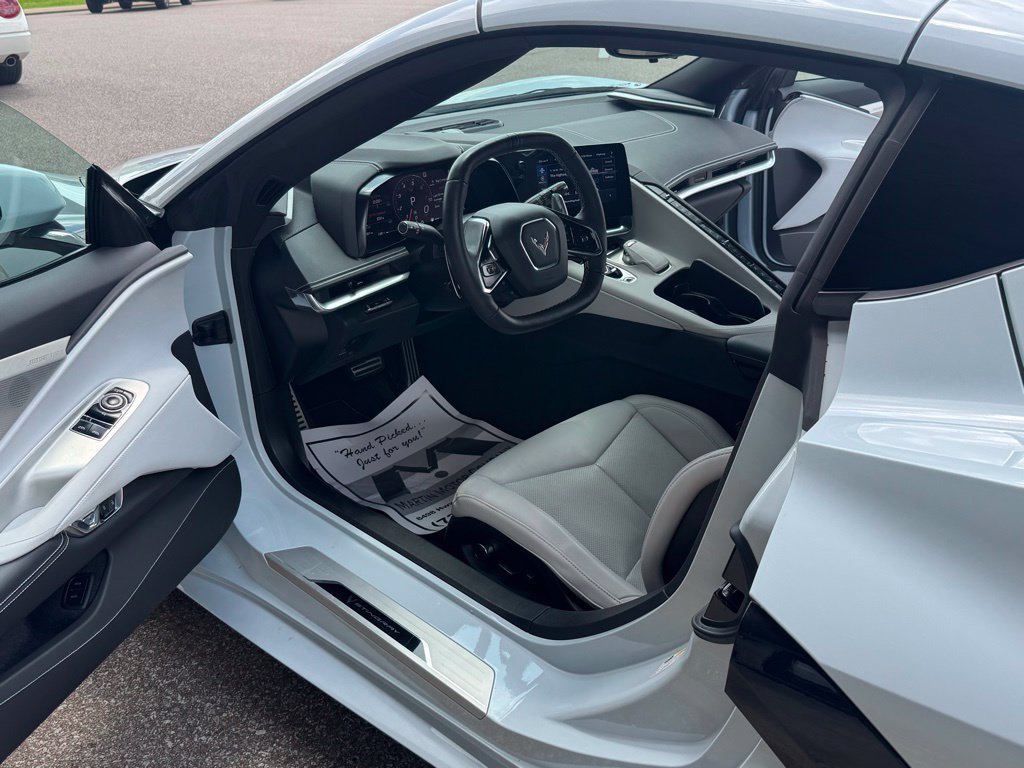 Used 2022 Chevrolet Corvette Stingray Preferred Cpe w/ Battery Protection Package RWD image 2