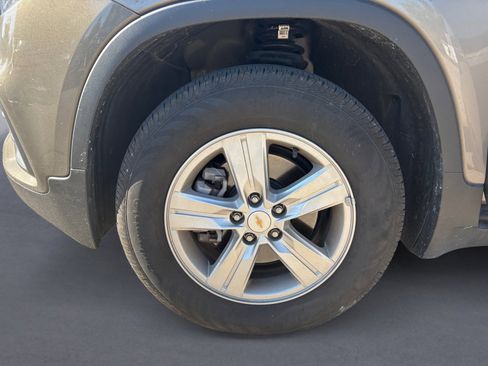 Used 2022 Chevrolet Trax LT w/ LT Convenience Package image 14