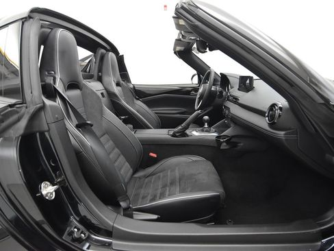 Used 2025 MAZDA MX-5 Miata RF Club RWD image 27