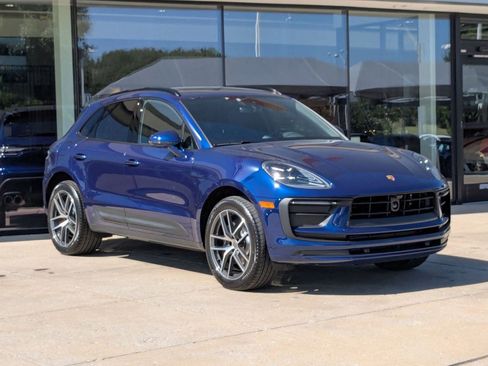 Certified 2025 Porsche Macan AWD/4WD image 7