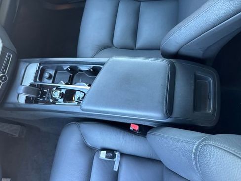 Used 2025 Volvo XC60 B5 Plus image 25