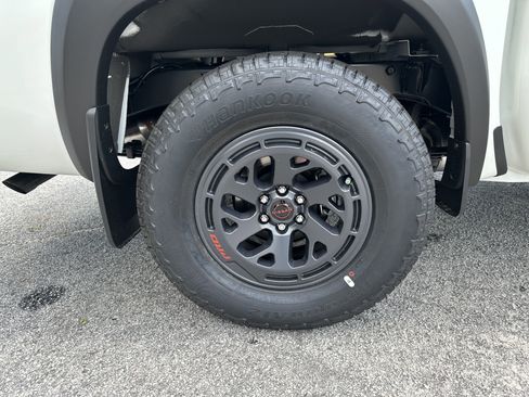 New 2025 Nissan Frontier PRO-4X image 17