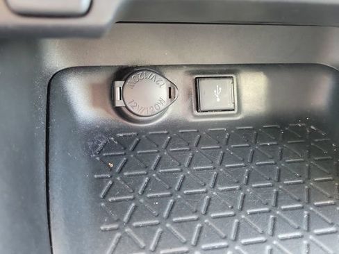 Used 2021 Toyota RAV4 XLE FWD image 35