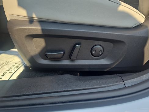 New 2025 Mitsubishi Outlander SE image 13