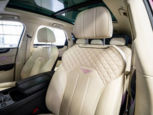 Used 2021 Bentley Bentayga image 40