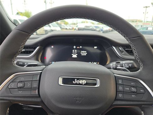 New 2025 Jeep Grand Cherokee Laredo w/ Luxury Tech Group I image 37