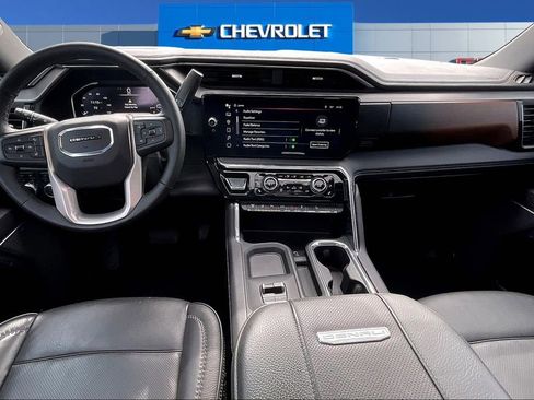 Used 2025 GMC Sierra 2500 Denali w/ Technology Package AWD/4WD image 8