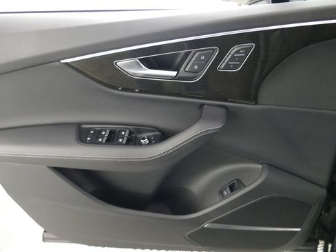 Used 2025 Audi Q7 3.0T Premium Plus image 25