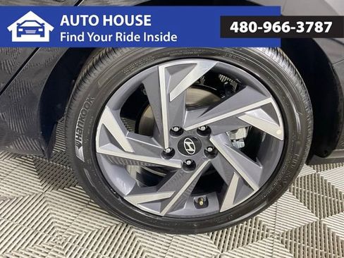 Used 2025 Hyundai Elantra SEL image 9