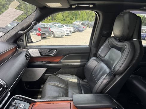Used 2018 Lincoln Navigator Reserve w/ Technology Package AWD/4WD image 25