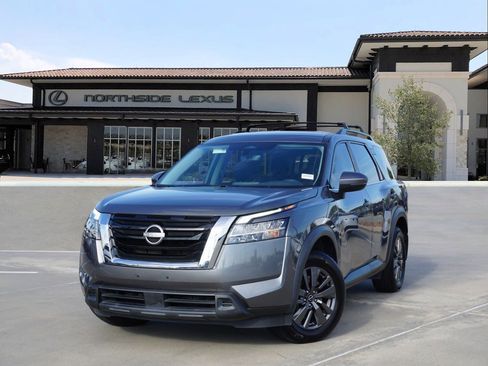 Used 2022 Nissan Pathfinder SV image 1