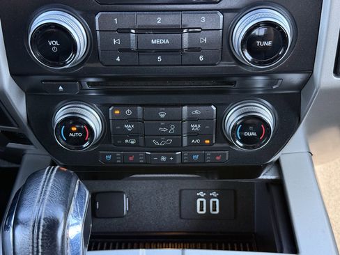 Used 2016 Ford F150 Lariat w/ Equipment Group 502A Luxury image 28