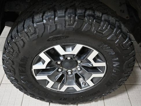 Used 2020 Toyota Tacoma TRD Off-Road image 18