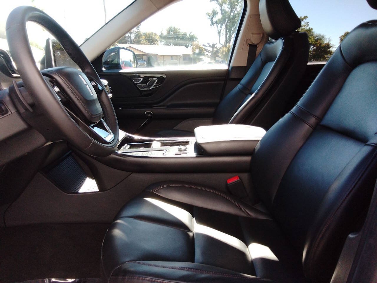 Used 2023 Lincoln Aviator AWD w/ Premium Package image 7