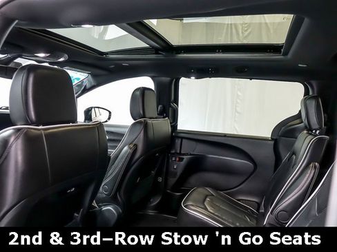 Used 2025 Chrysler Pacifica Limited image 16