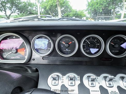 Used 2005 Ford GT RWD image 22