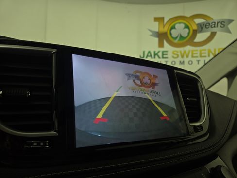 Used 2023 Chrysler Pacifica Limited FWD image 21