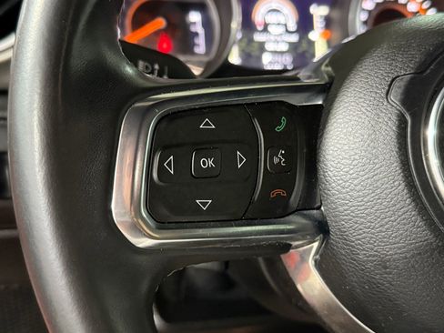 Used 2018 Jeep Wrangler Unlimited Sahara image 14