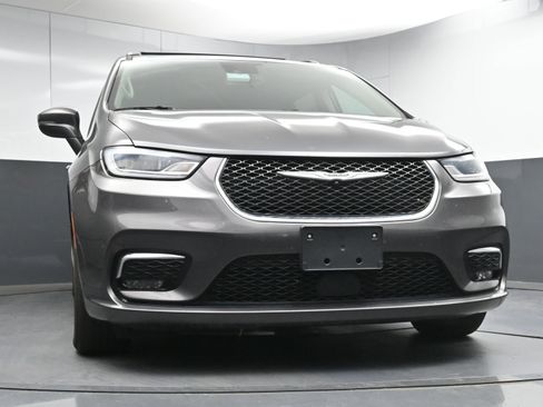 Used 2022 Chrysler Pacifica Touring-L image 22