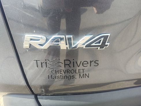 Used 2022 Toyota RAV4 XLE image 11