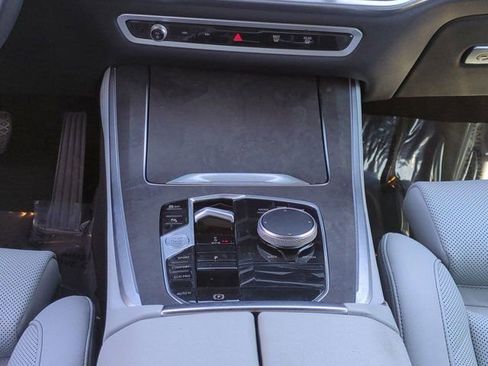 Used 2024 BMW X5 sDrive40i w/ Premium Package image 17