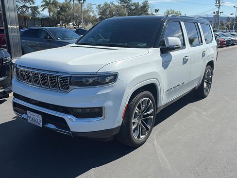 Used 2022 Jeep Grand Wagoneer Series III w/ Flexible Seating Group image 1