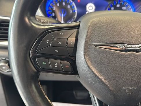 Used 2018 Chrysler Pacifica Touring-L Plus w/ Advanced Safetytec Group FWD image 15
