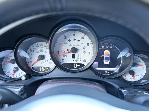 Used 2015 Porsche 911 Turbo S image 30