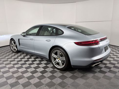 Certified 2018 Porsche Panamera image 3