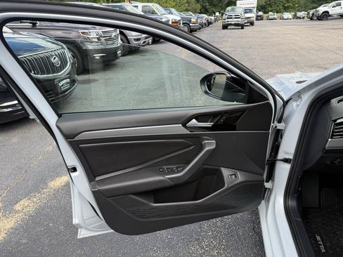 Used 2019 Volkswagen Jetta R-Line FWD image 28