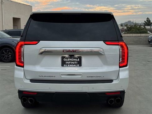 Used 2021 GMC Yukon Denali w/ Denali Premium Package image 5
