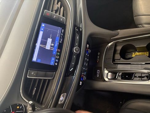 Used 2024 Buick Enclave Premium image 34