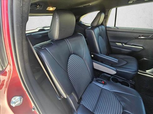 Used 2024 Toyota Highlander XSE image 18