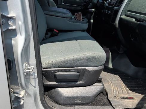 Used 2018 RAM 2500 SLT AWD/4WD image 29