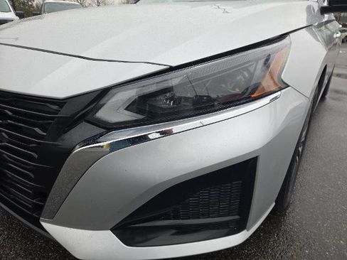Used 2024 Nissan Altima 2.5 SV image 3