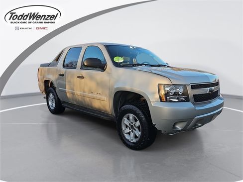Used 2007 Chevrolet Avalanche LT image 1