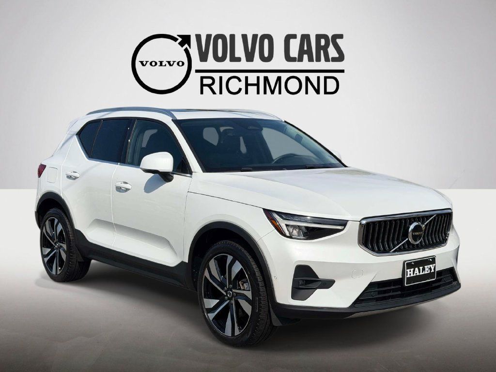 Used 2024 Volvo XC40 B5 Plus w/ Protection Package Premier AWD/4WD image 1
