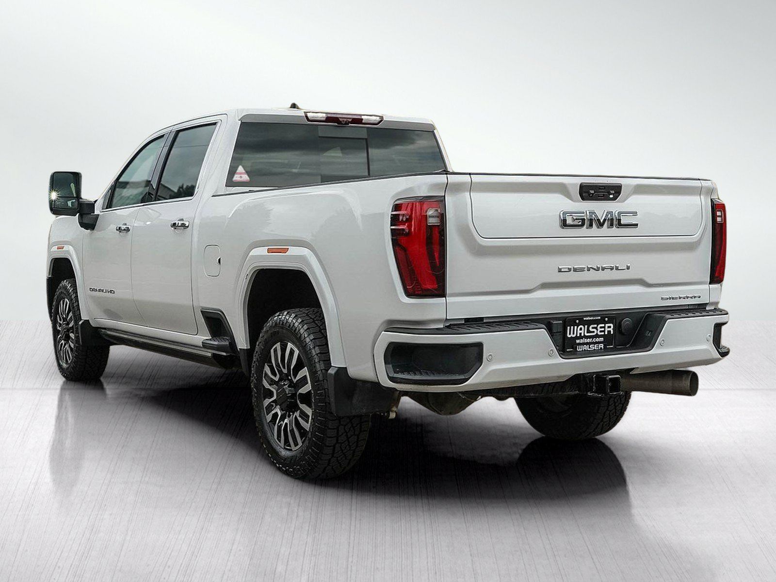 Used 2024 GMC Sierra 2500 Denali Ultimate AWD/4WD image 3