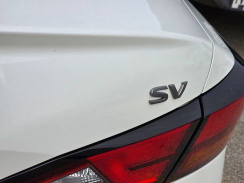 Used 2024 Nissan Altima 2.5 SV FWD image 7