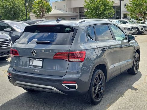 Certified 2024 Volkswagen Taos SE w/ Panoramic Sunroof Package FWD image 4