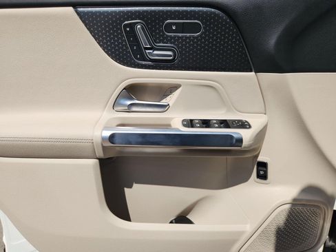 Used 2025 Mercedes-Benz GLB 250 image 15