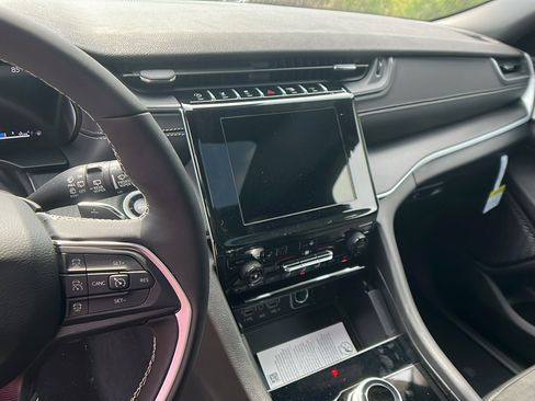 New 2025 Jeep Grand Cherokee L Altitude image 29