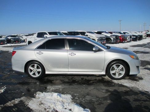 Used 2013 Toyota Camry SE image 2